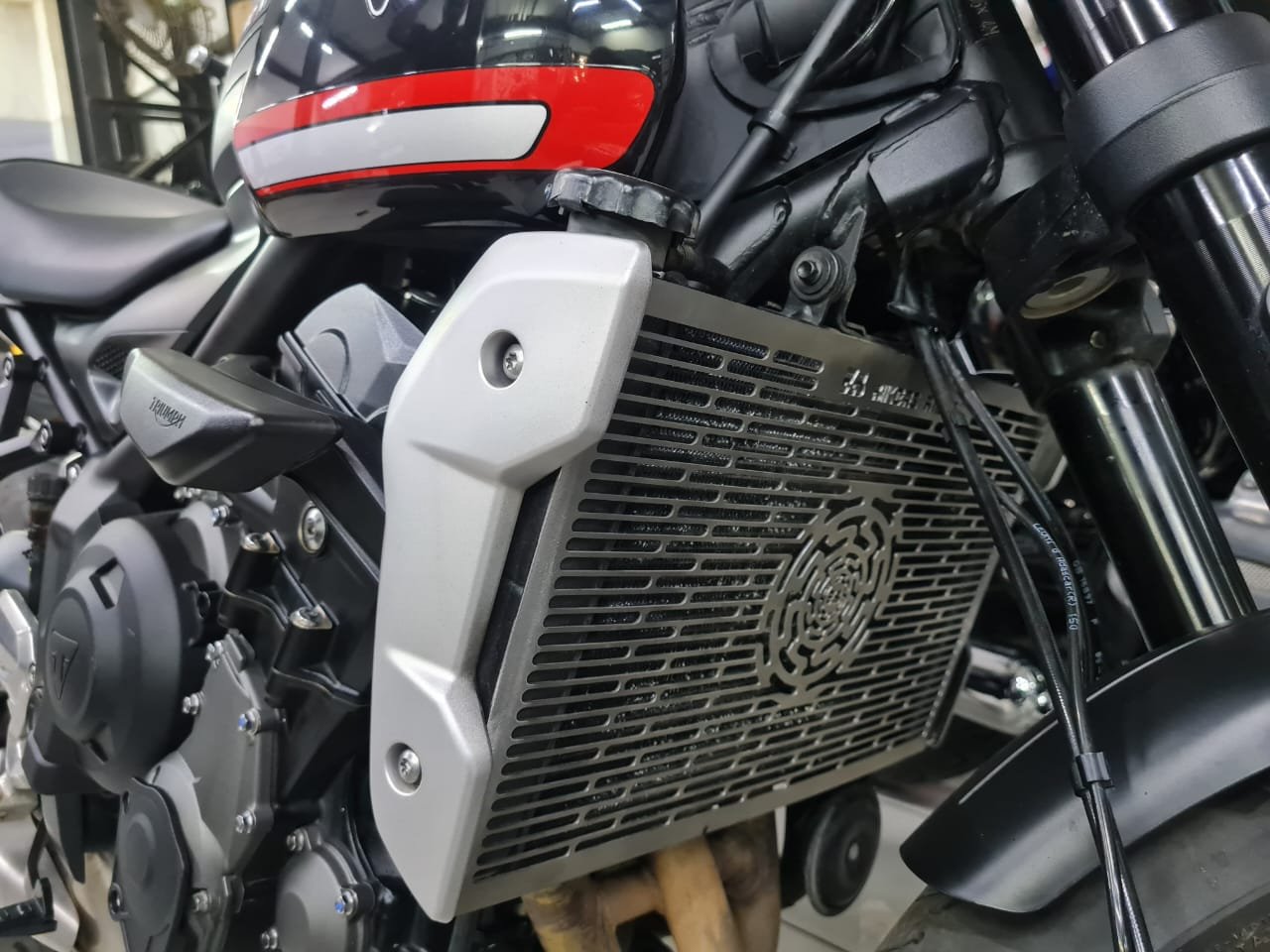 Triumph trident store 660 radiator cover